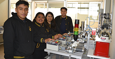 Imagen de Alumnos de Automotriz